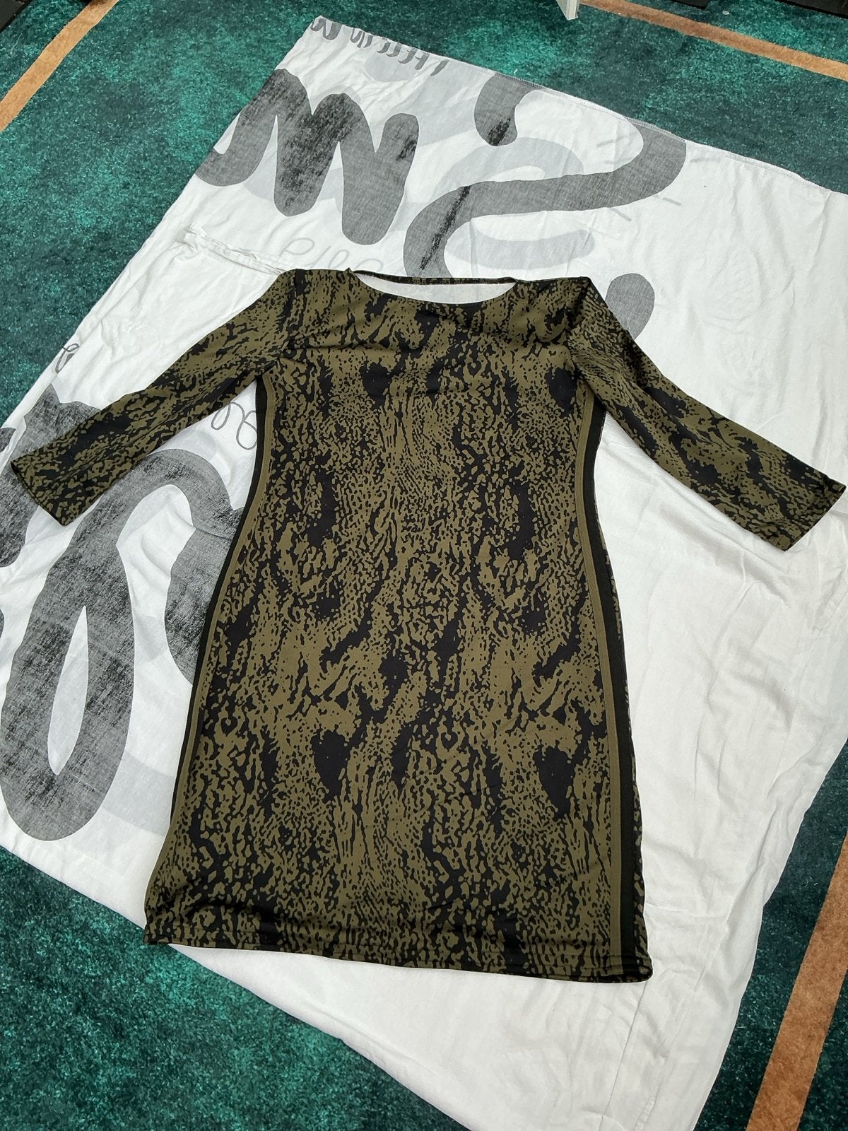 Stijlvolle jurk met dierenprint - Maat L, Kleding | Dames, Overige kleuren, Maat 42/44 (L), Ophalen of Verzenden, Zo goed als nieuw