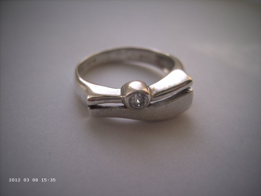Een mooie Zilveren Fantasie Ring met 1 Zirkonia steentje, Verzenden, Zilver, Ring