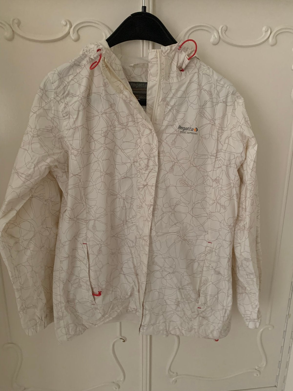 Nieuw off white outdoor jas Regatta maat 38, Ophalen of Verzenden, Nieuw, Kleding