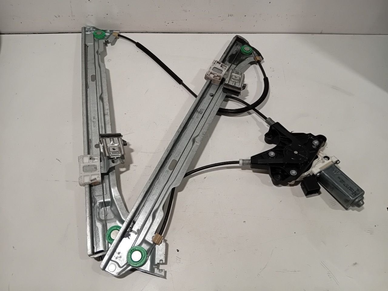 Raammechaniek elektrisch links voor Mercedes-Benz Vito, Onderdelen@venauto.nl, Van der Ven Autorecycling B.V., Gebruikt, Ettenseweg 76, 4706 PB Roosendaal, The Netherlands