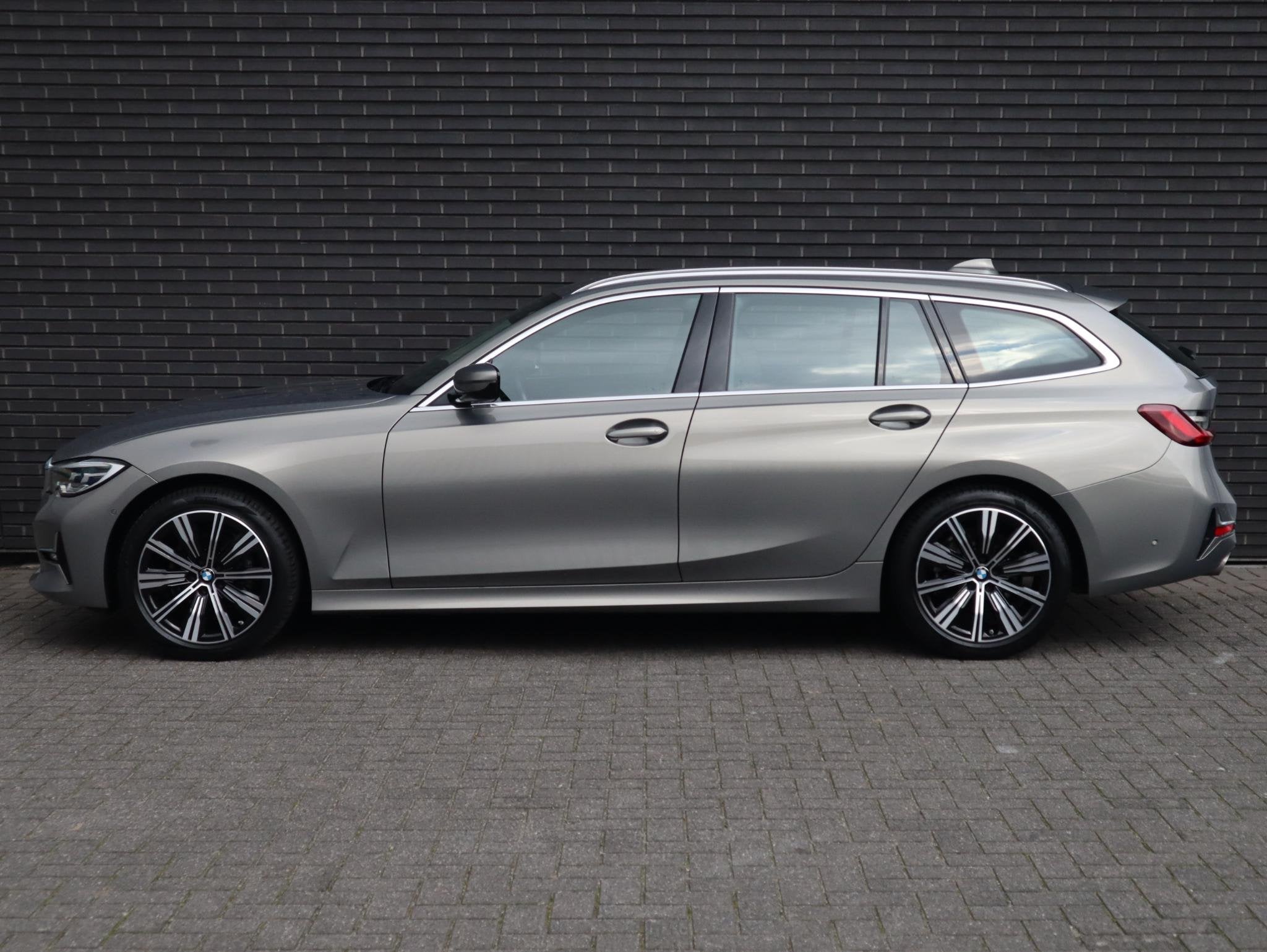 BMW 3-serie Touring 318i Executive Luxury Line / Trekhaak /, Auto's, Automaat, 1998 cc, Achterwielaandrijving, Gebruikt