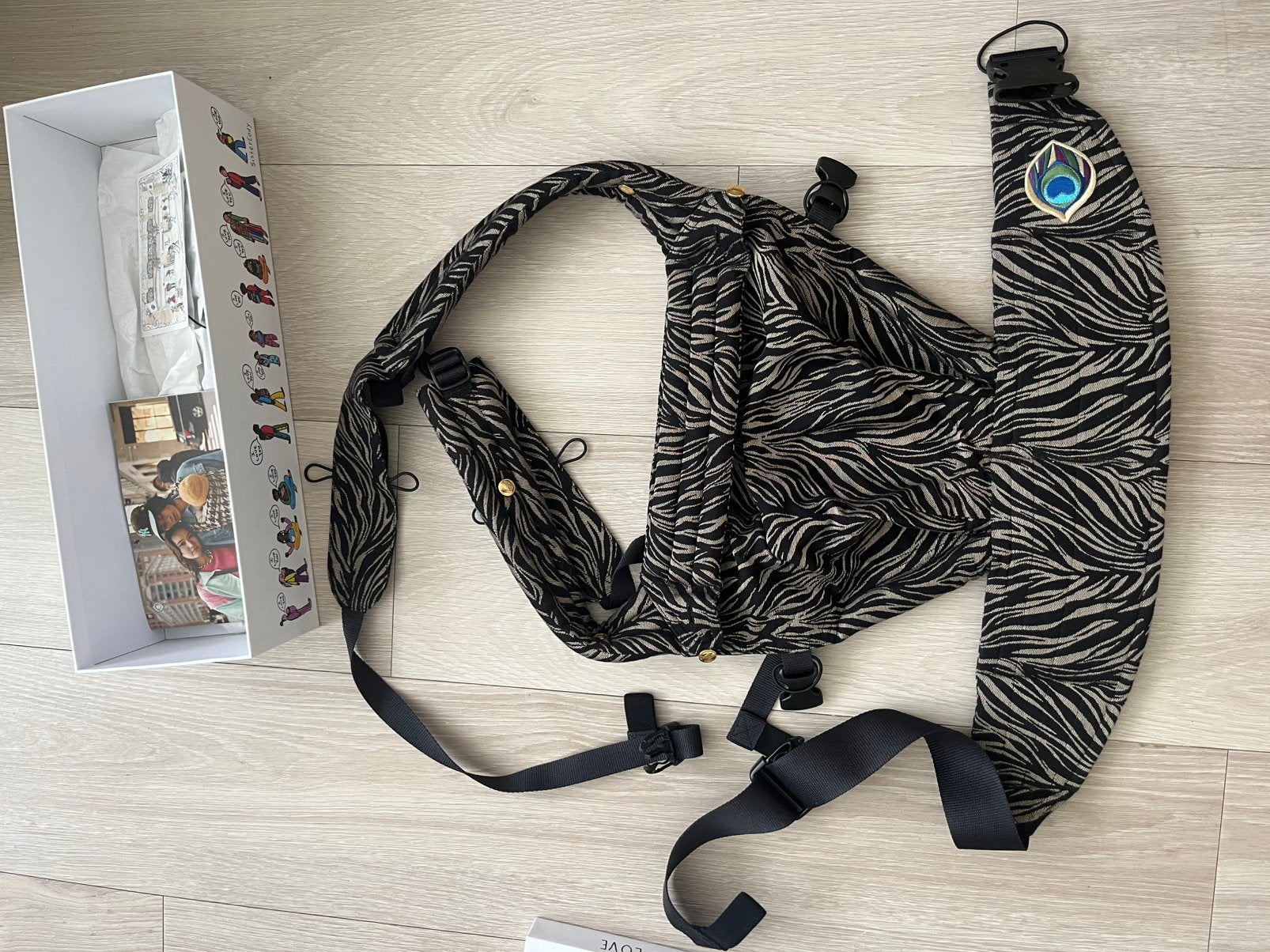 Artipoppe draagzak Zeitgeist Unnatural Zebra in cotton, Buik of Rug, Zo goed als nieuw, Draagzak, Ophalen