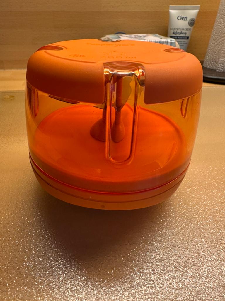 Tupperware hakmolen, Ophalen of Verzenden, Zo goed als nieuw, Oranje, Beker of Kan