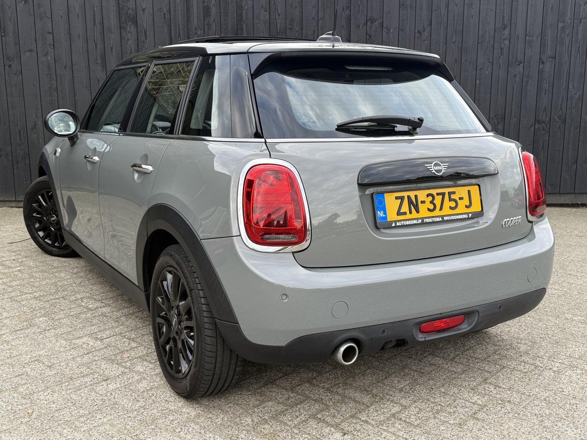 MINI 5-deurs 1.5 Cooper Business Edition (bj 2019), Voorwielaandrijving, Gebruikt, 1165 kg, Origineel Nederlands