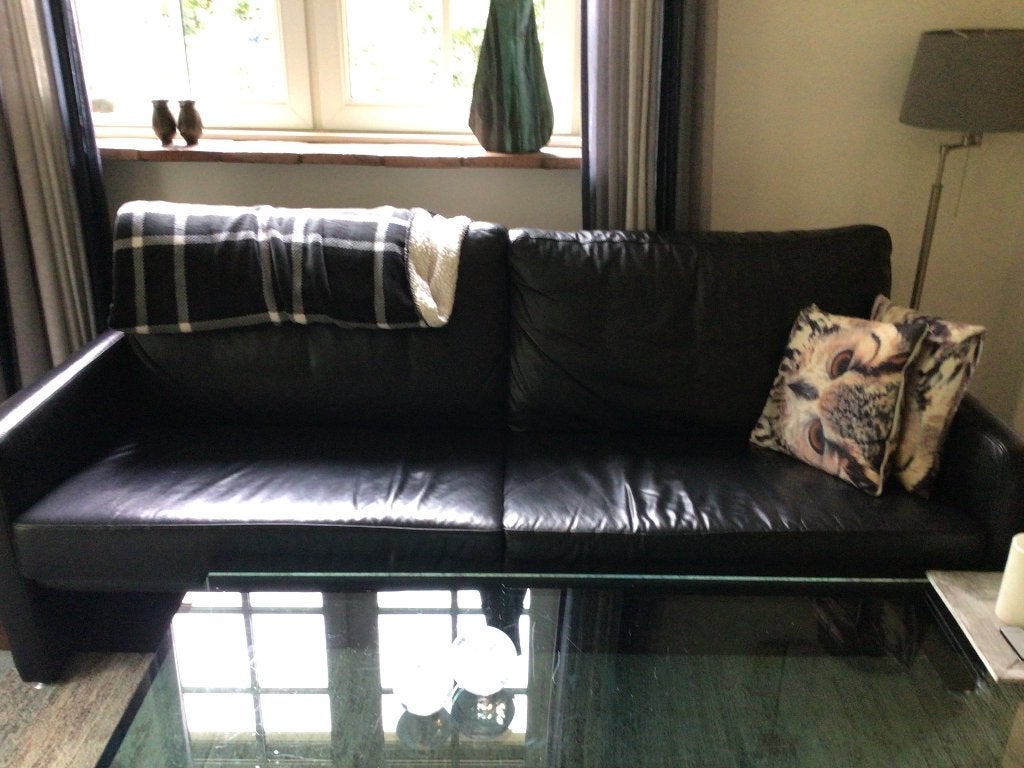 Zwarte leren bank - 2-3 zits plus twee bijpassende fauteuils, Ophalen, Zo goed als nieuw, Leer, Modern klassiek