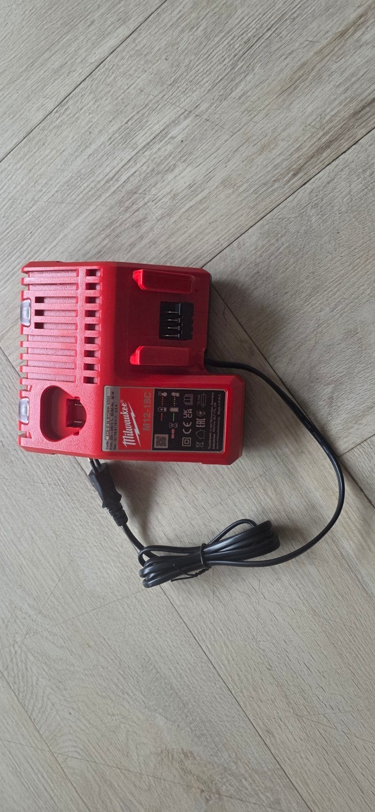 Nieuwe Milwaukee M12-18C acculader, Ophalen of Verzenden, Nieuw