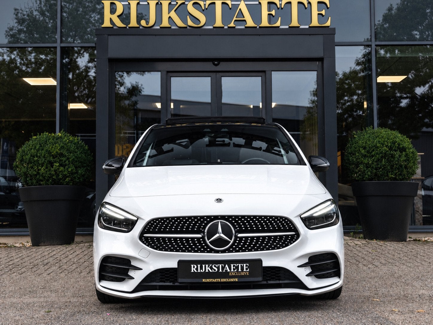 Mercedes B-klasse 180 AMG Line|PANO|CC|SFEER|MEMORY|APP|CAM, Auto's, Dealer onderhouden, 136 pk, Gebruikt, 4 cilinders