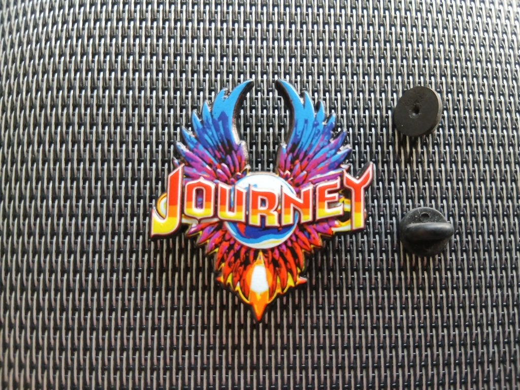 Journey  zeer mooie  3d pin speld badge aor rock, Verzenden, Nieuw, Kleding