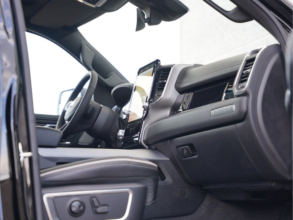 Dodge Ram 1500 Laramie Night SST Hurricane 426pk |BPM vrij!, Auto's, Automaat, 2993 cc, Zwart, Leder