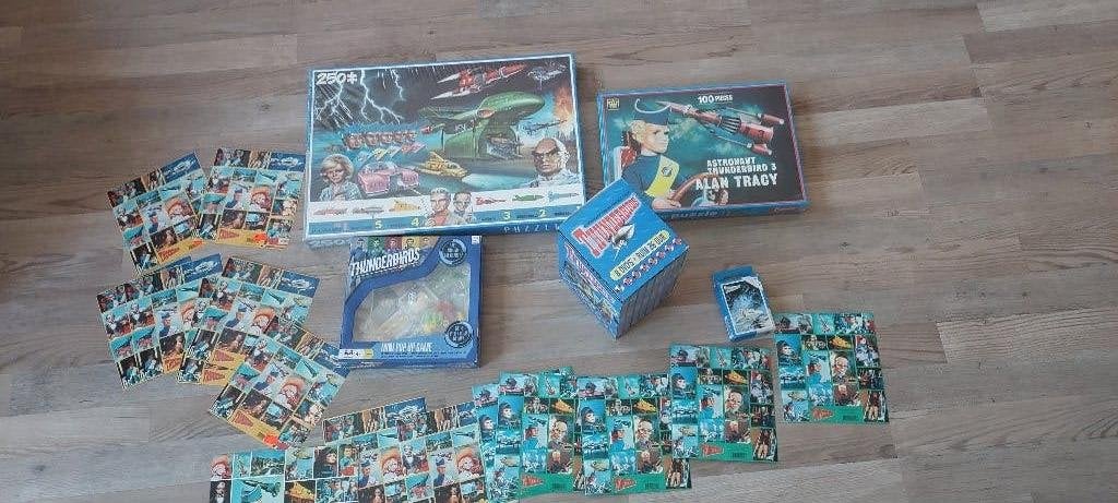 THUNDERBIRDS VERZAMELING, DVD BOX NIEUWE PUZZLE, S SPEL STIK, Ophalen of Verzenden, Nieuw, Tv, Actiefiguur of Pop
