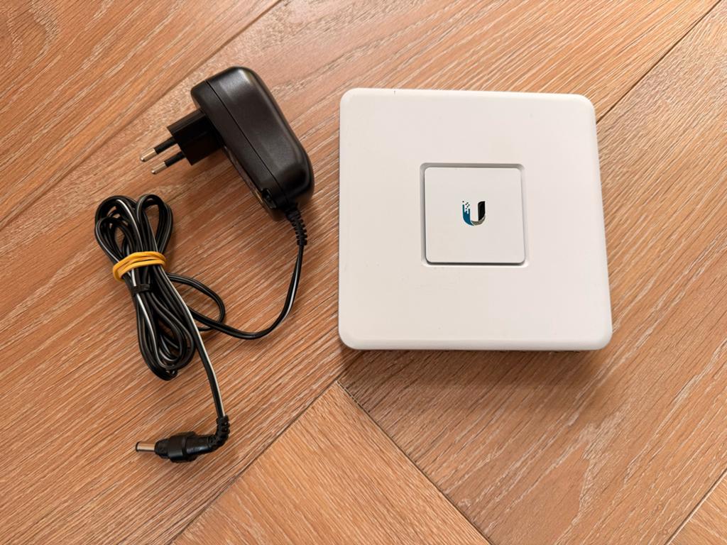 Ubiquiti UniFi Security Gateway (USG), Ophalen of Verzenden, Zo goed als nieuw