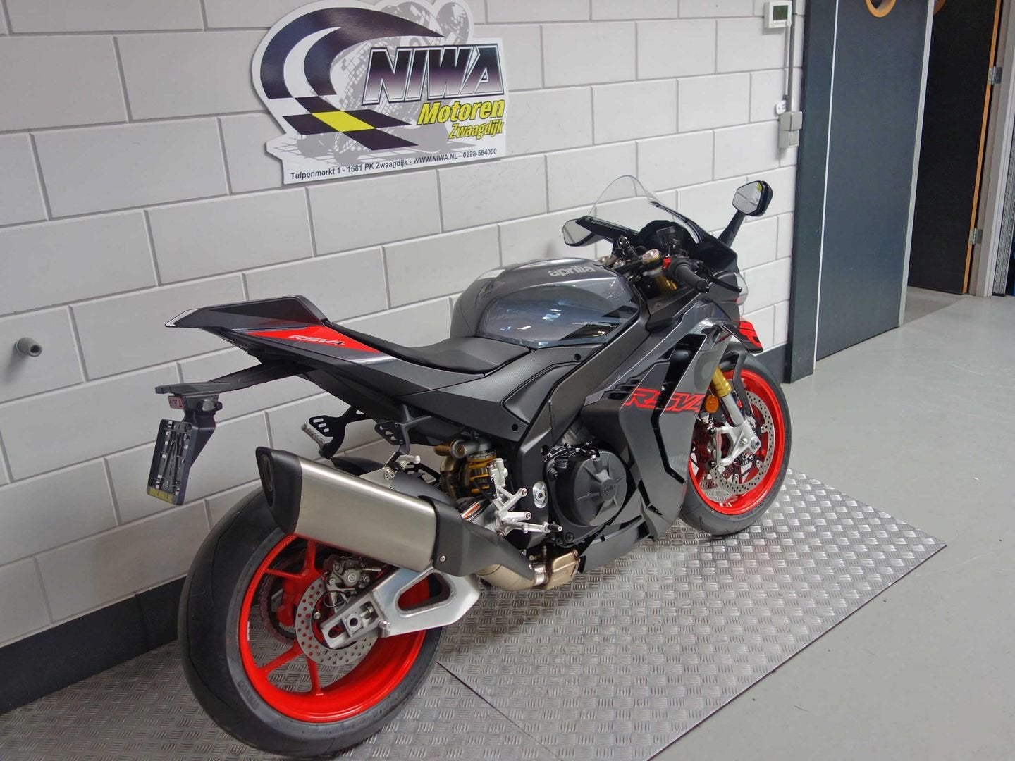 Aprilia RSV4, 1099 cc, 4 cilinders, Motorrijbewijs A, Bedrijf