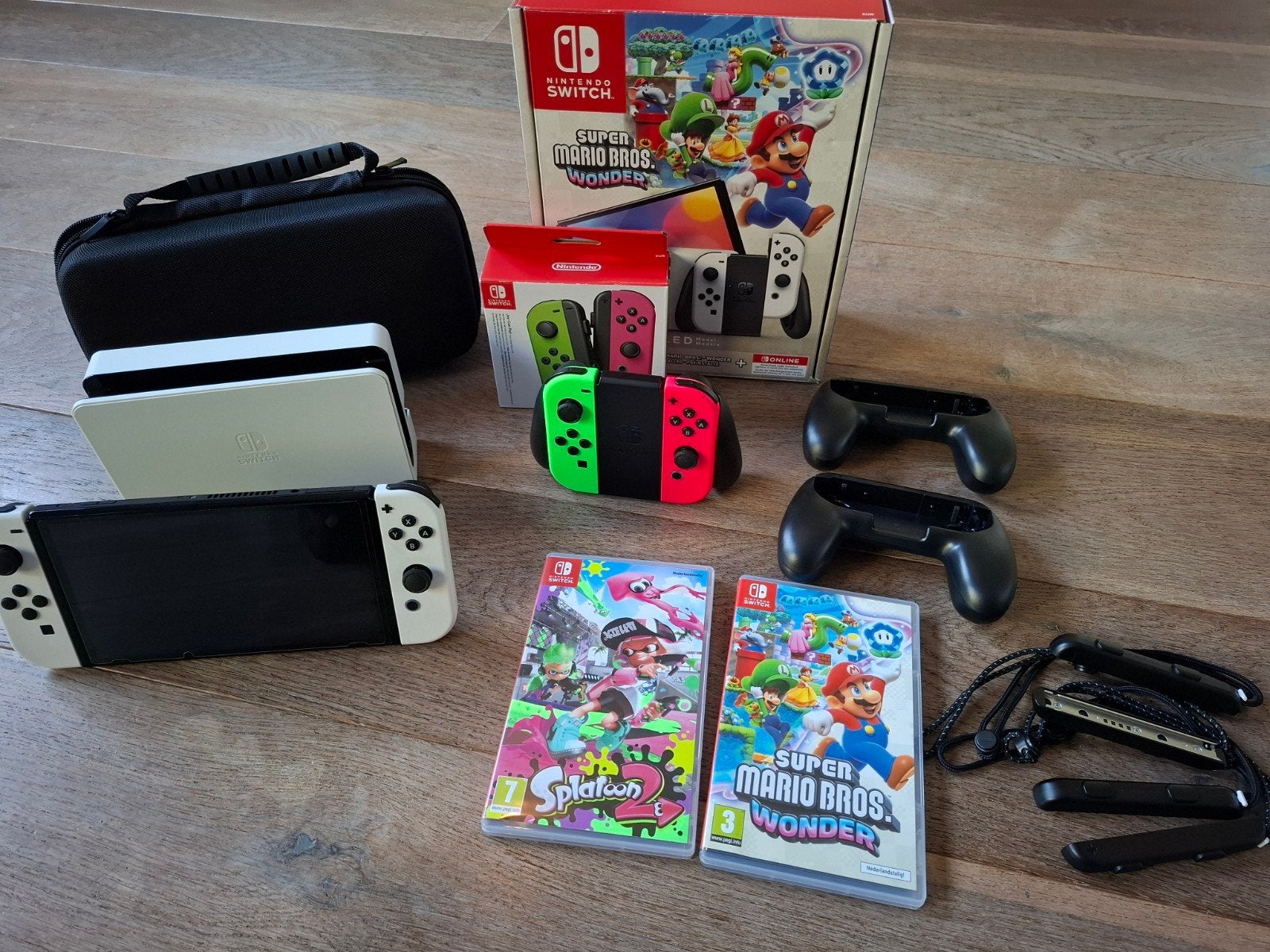 Nintendo Switch Oled 4 controllers, Spelcomputers en Games, Ophalen of Verzenden, Zo goed als nieuw, Switch OLED