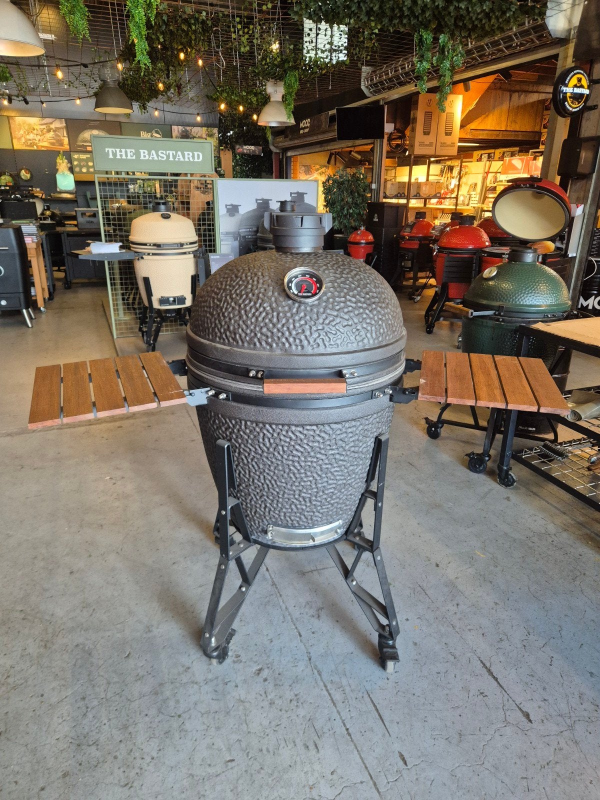 Showmodel Bastard XL Kamado BBQ - Laatste Stuk!, Tuin en Terras, Ophalen of Verzenden, Zo goed als nieuw, The Bastard