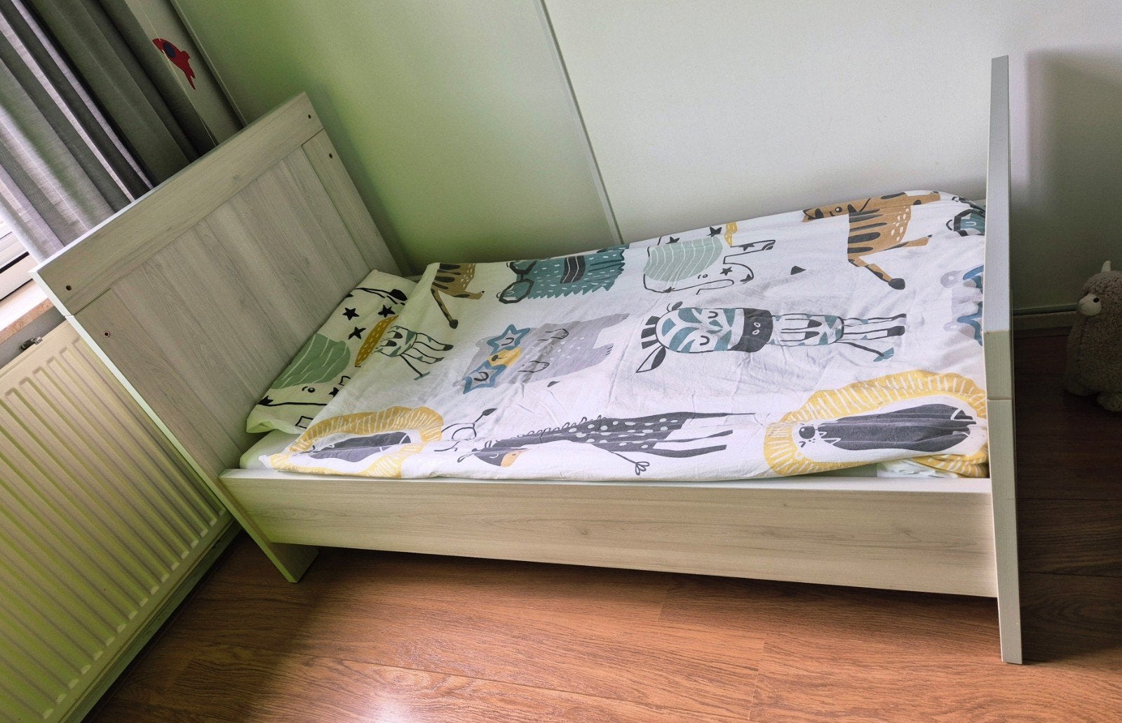 Peuterbed/Ledikant 140x70 met lattenbodem en matras, 70 tot 85 cm, 140 tot 160 cm, Zo goed als nieuw, Ophalen