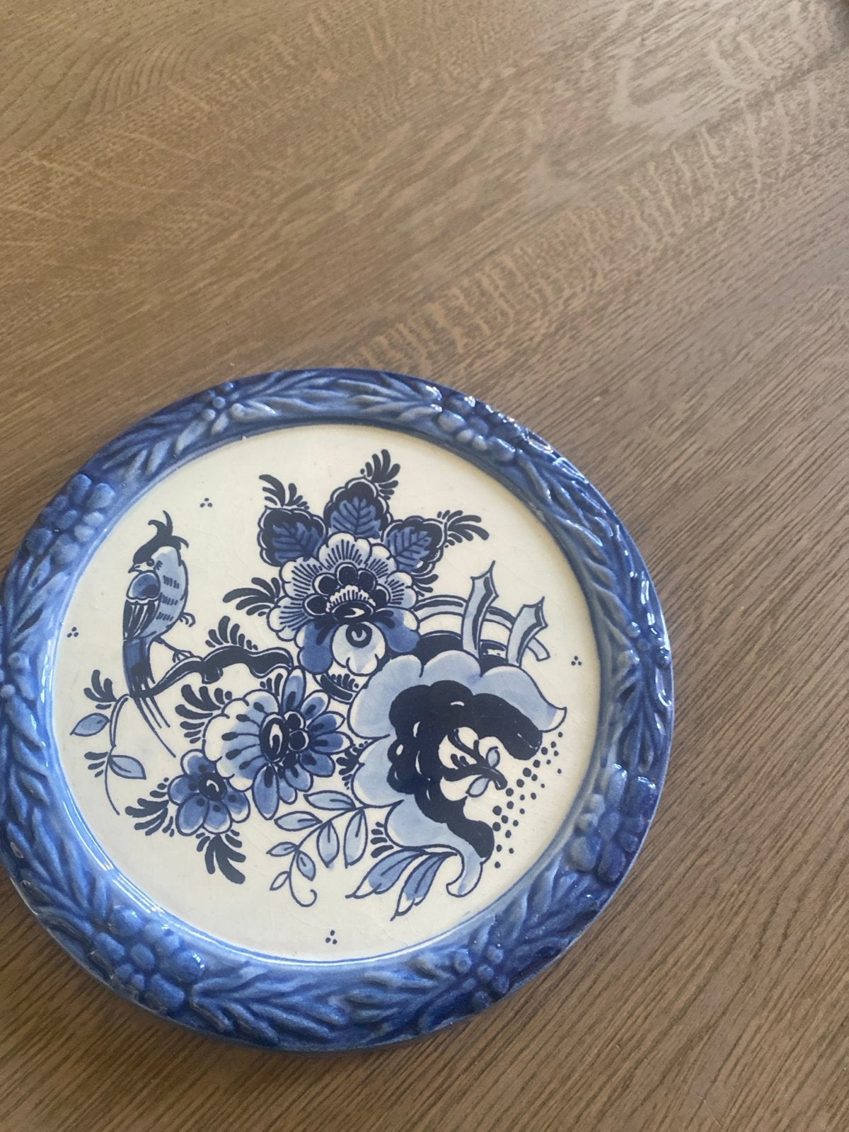 Delfts Blauw Wandbord - Handgeschilderd met Vogel en Bloemen, Antiek en Kunst, Ophalen of Verzenden