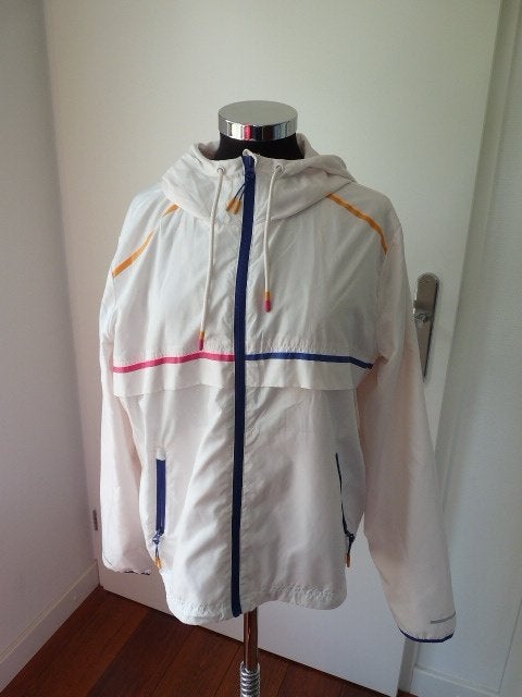 Leuk Nieuw wit met kleur wind -sportjack van Esprit . mt L, Kleding | Dames, Sportkleding, Wit, Nieuw, Ophalen of Verzenden, Esprit sport