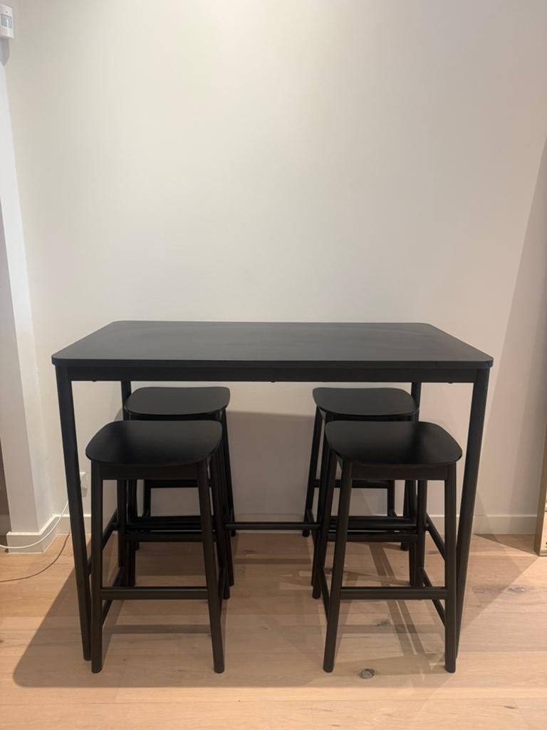 Zwarte bartafel+ 4 krukken, Ophalen, 100 tot 150 cm, 50 tot 100 cm, Vier personen