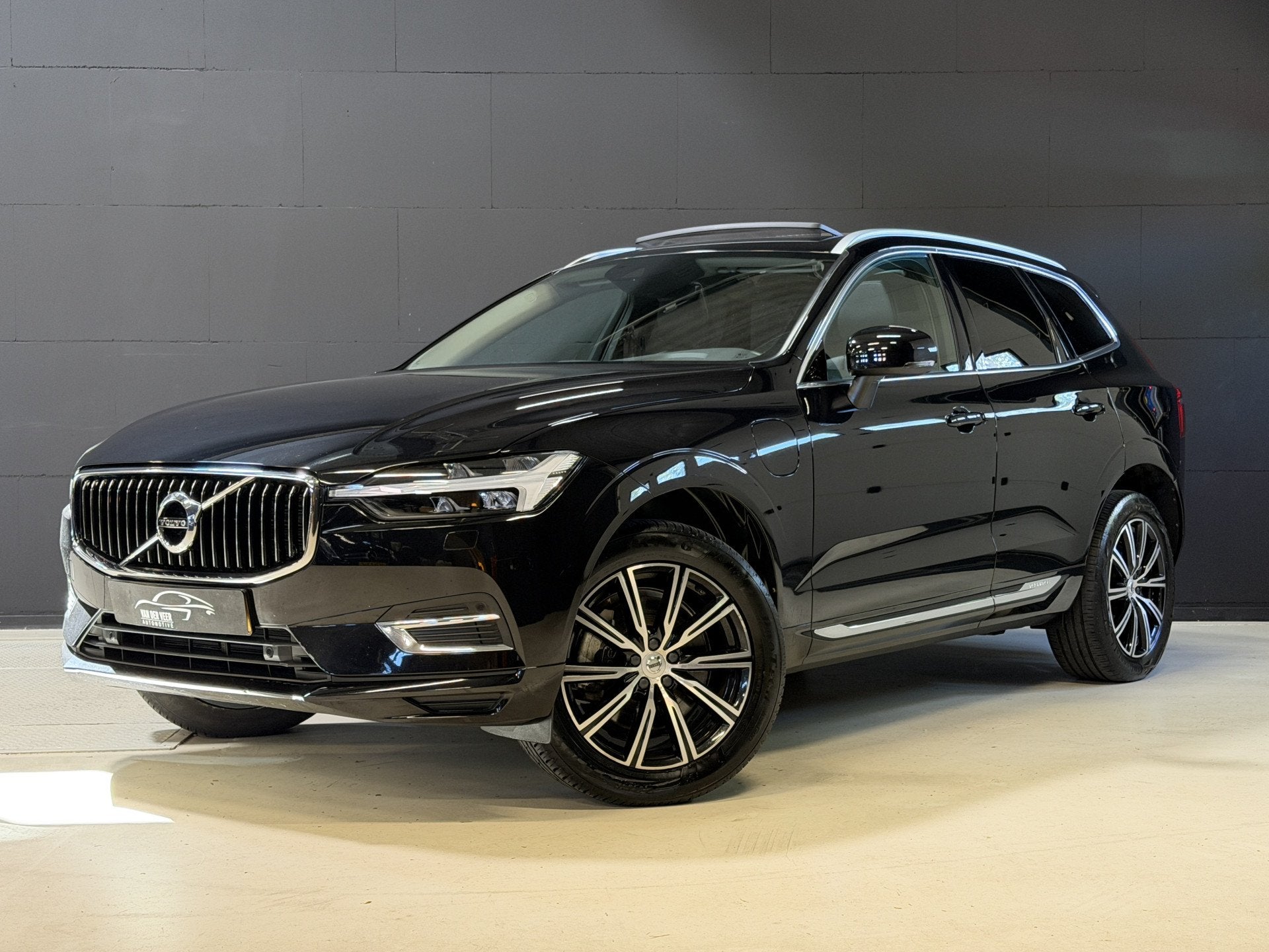 Volvo XC60 2.0 Recharge T8 AWD Inscription | Panoramadak | E, Auto's, Automaat, Gebruikt, 138 €/maand, Zwart
