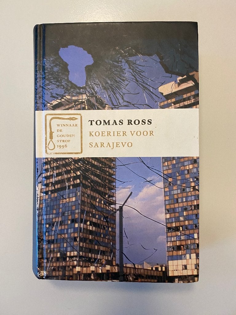 Tomas Ross - Koerier Voor Sarajevo (boek), Gelezen, Ophalen of Verzenden, Nederland, Tomas Ross