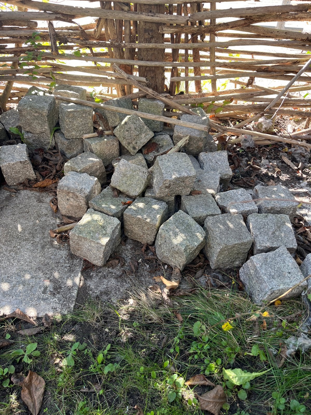 Ongeveer 38 gebruikte stenen 10x10x10 cm, Tuin en Terras, Ophalen, Gebruikt, Klinkers, Natuursteen