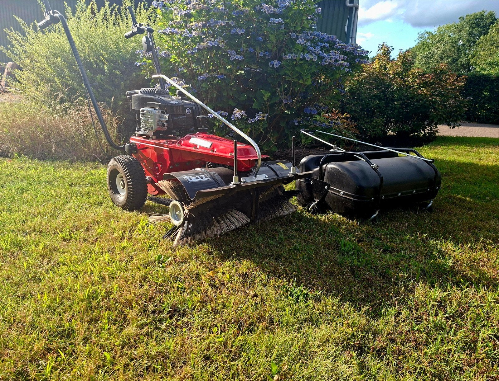 Tielburger TK17 veegmachine met opvankbak, Ophalen of Verzenden, Zo goed als nieuw, Tielbürger