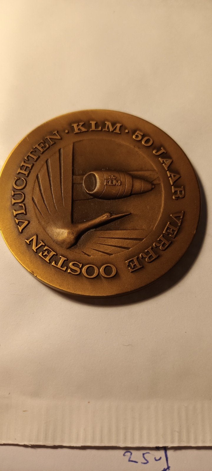 KLM 50 Jaar Verre Oosten Vluchten Medaille Diameter 6 cm, Ophalen of Verzenden, Gebruikt