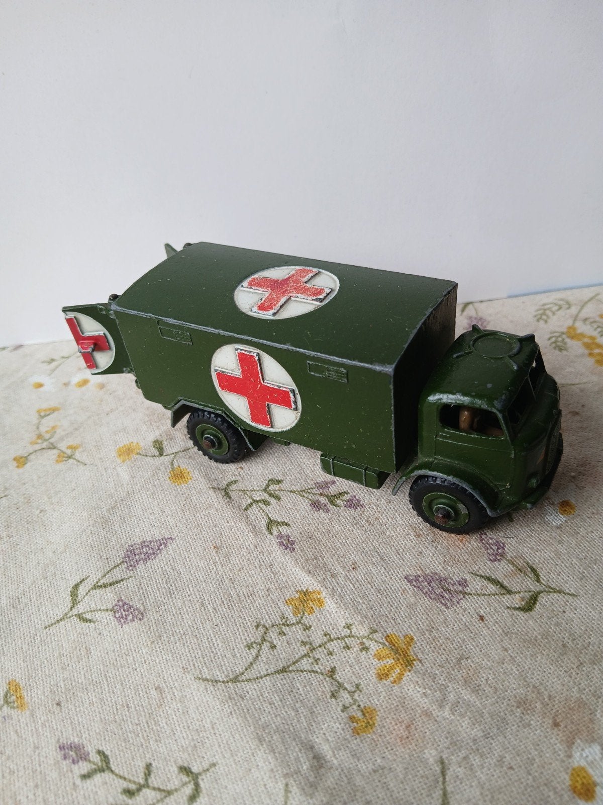 mooie Military Ambulance.  Dinky toys 626, Ophalen of Verzenden, Gebruikt, Auto, Dinky Toys