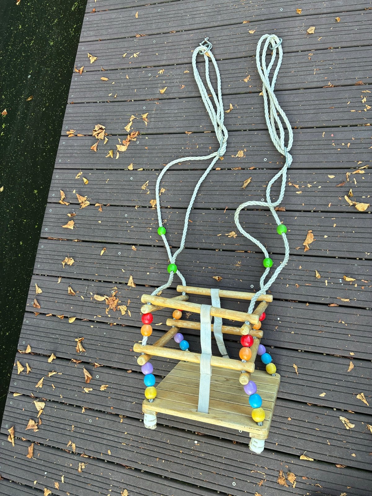 Houten babyschommel met kleurrijke kralen, Ophalen of Verzenden, Gebruikt, Schommel