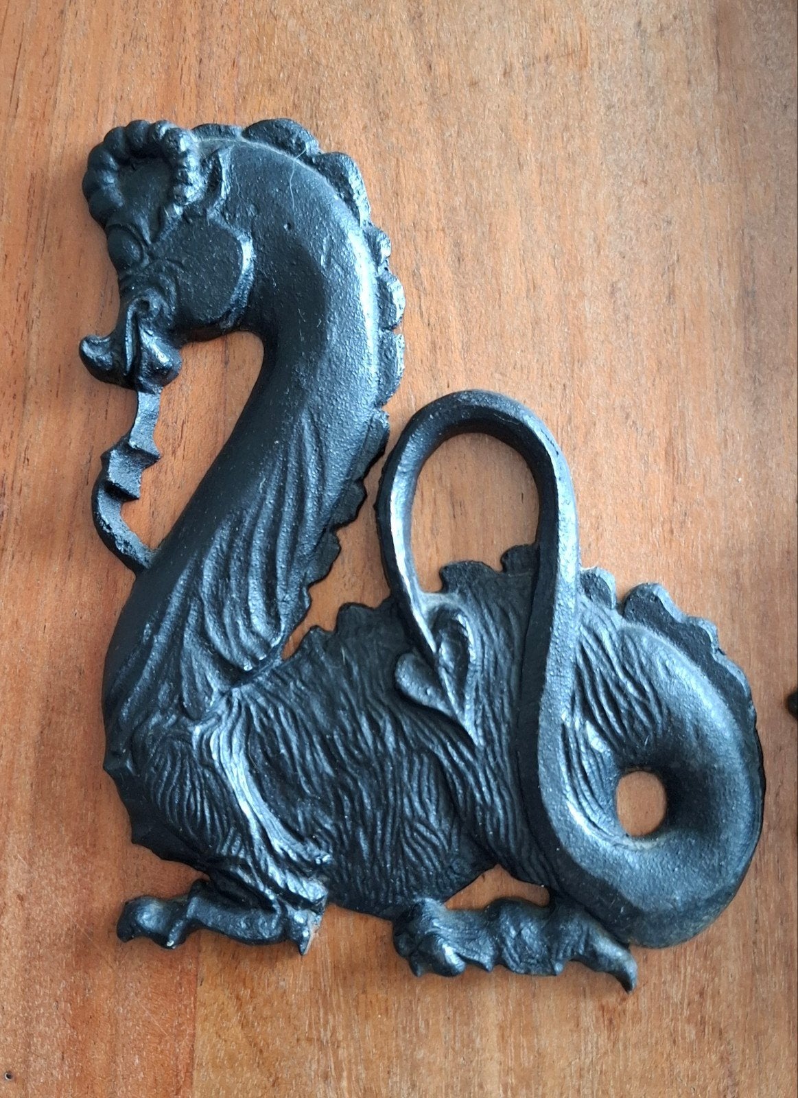 wanddecoratie draak gietijzer, Ophalen
