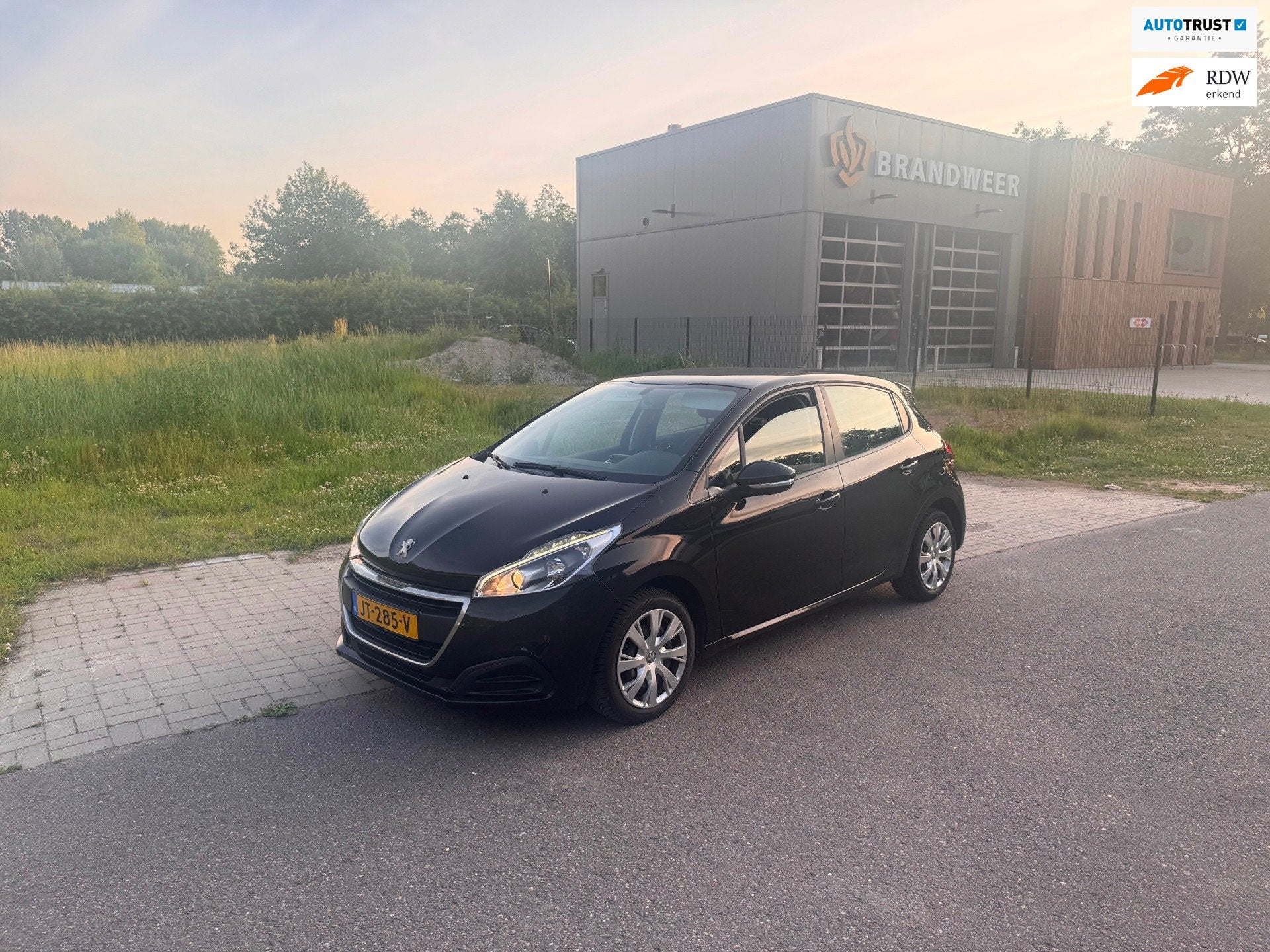 Peugeot 208 1.6 BlueHDi Active Airco.Navi.5Deurs, Auto's, Peugeot, Voorwielaandrijving, Gebruikt, Euro 6, 4 cilinders