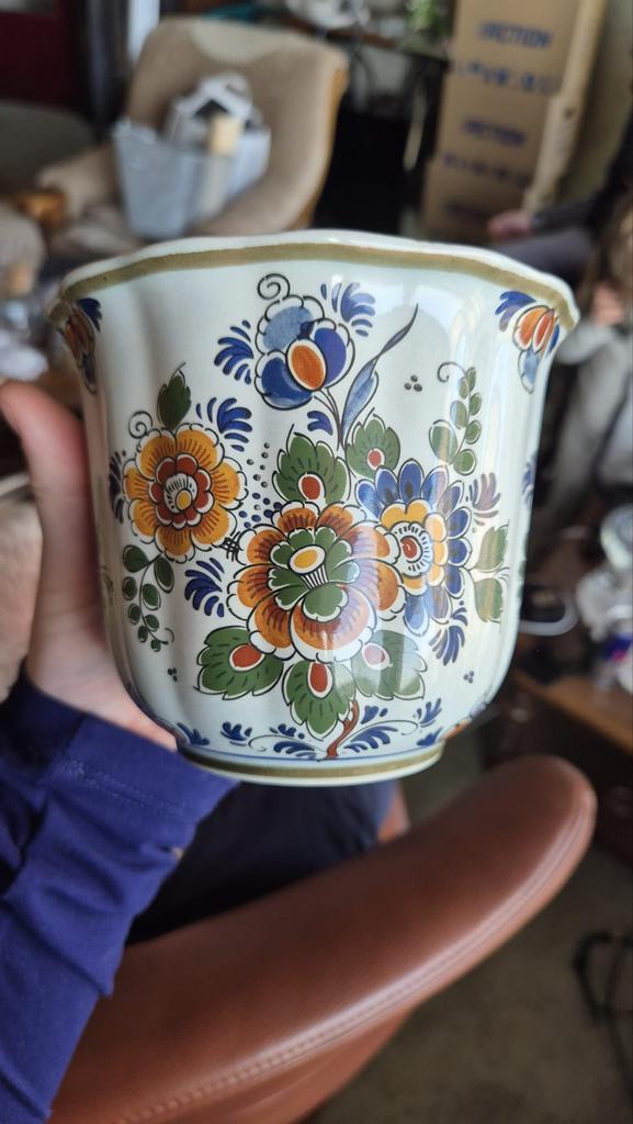 Handbeschilderde Delfts Polychroom Cache-pot, Ophalen