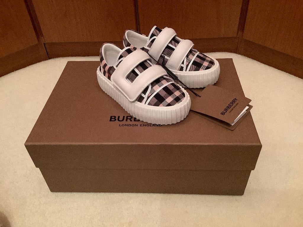 Prachtige schoenen/ sneakers Burberry, 25. Nieuw! Origineel., Kinderen en Baby's, Jongen of Meisje, Schoenen, Nieuw, Ophalen of Verzenden
