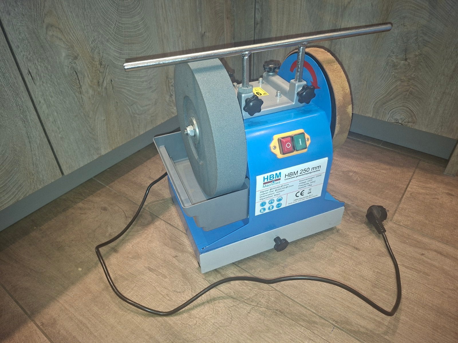 HBM Universeel Natslijpmachine 250mm - Zo goed als nieuw, Ophalen, Zo goed als nieuw, Minder dan 700 watt, Werkbankslijpmachine