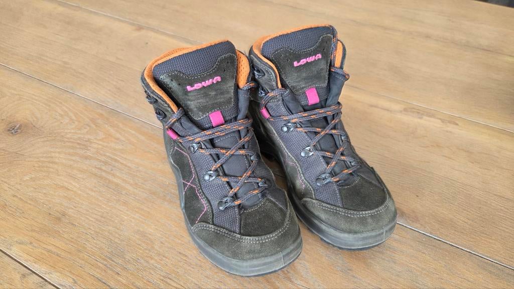 Wandel- of bergschoenen meisjes Lowa maat 32, Ophalen of Verzenden, Gebruikt, Schoenen