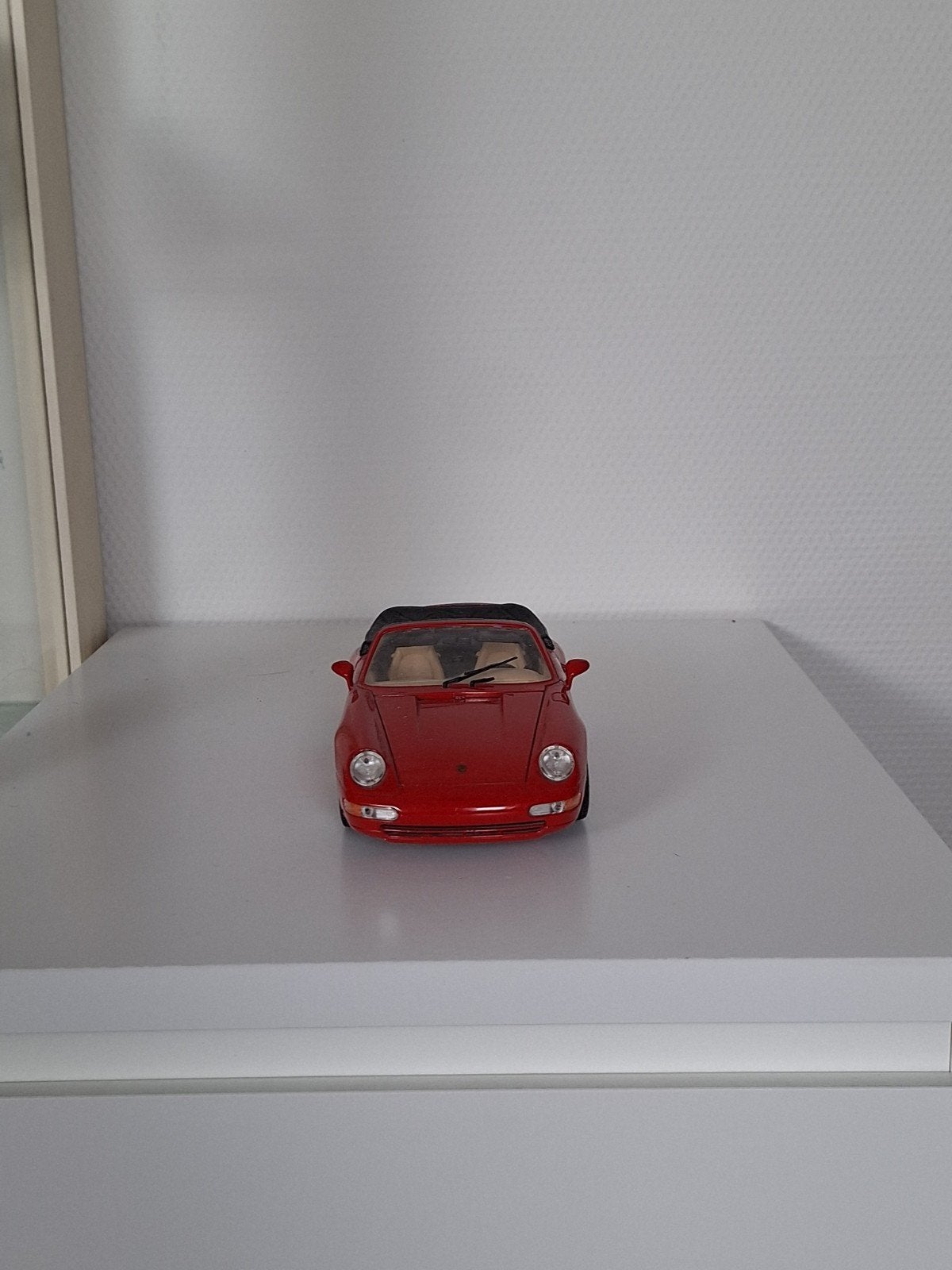 Porsche Carrera 911 (1993) schaal 1:18, Hobby en Vrije tijd, Modelauto's | 1:18, Ophalen of Verzenden, Zo goed als nieuw, Auto