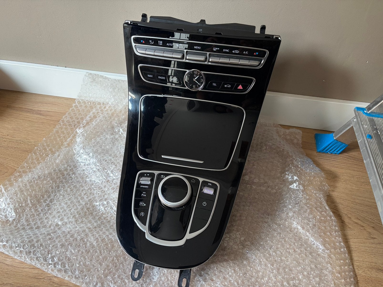 Originele Mercedes W213 E-klasse middenconsole met klok, Auto-onderdelen, Ophalen of Verzenden