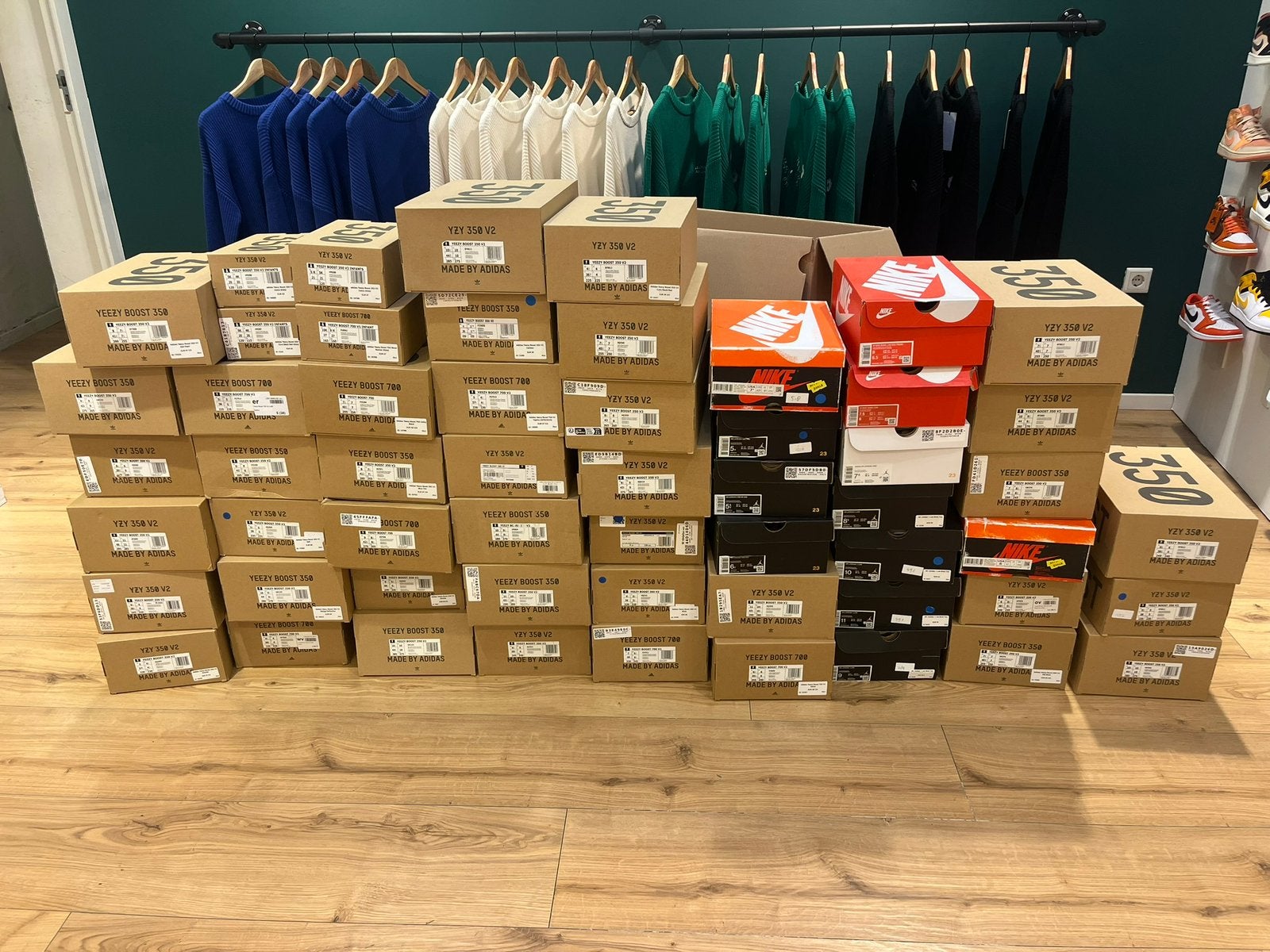 Verschillende Adidas Yeezy 350 700 foam runners en slides, Kleding | Heren, Schoenen, Adi, Zwart, Nieuw, Adi