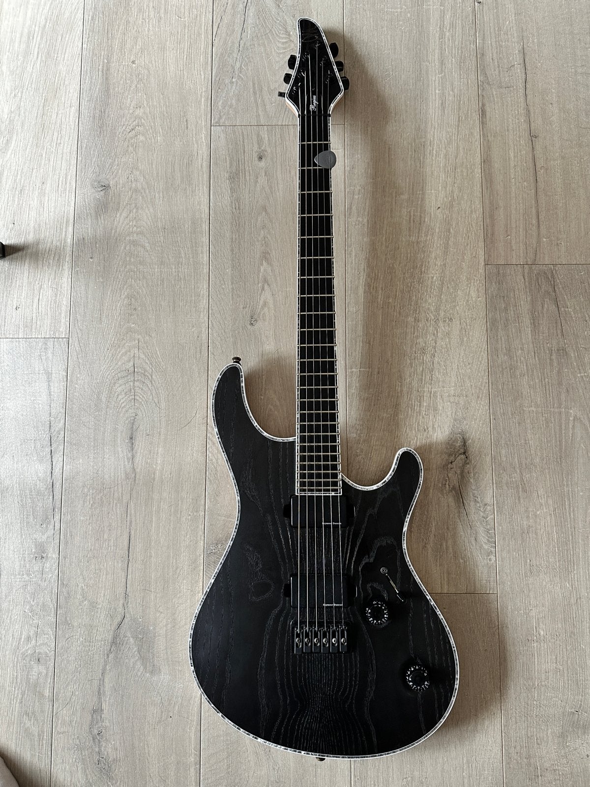 Mayones Regius 6 gothic- met Hardcase, Muziek en Instrumenten, Snaarinstrumenten | Gitaren | Elektrisch, Zo goed als nieuw, Info@mayones.com