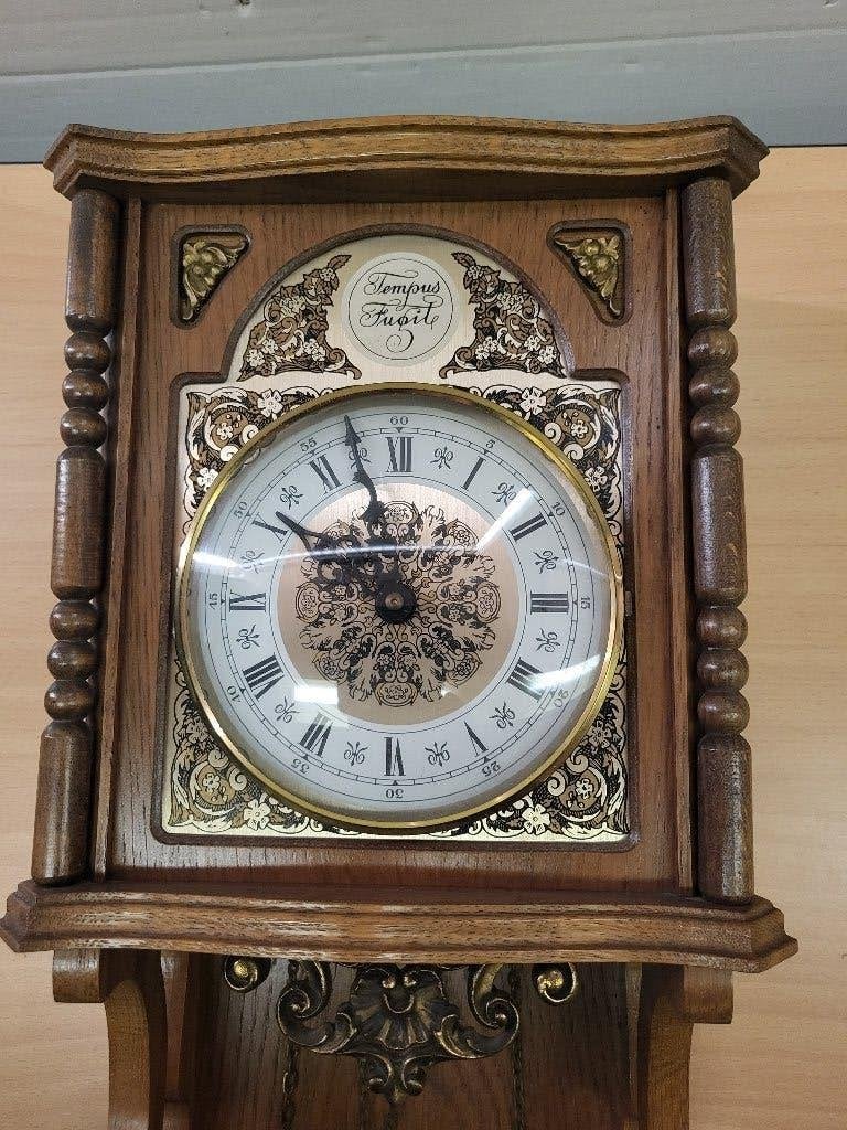 Klok.                       Met slinger en gewichten., Huis en Inrichting, Woonaccessoires | Klokken, Ophalen of Verzenden, Gebruikt