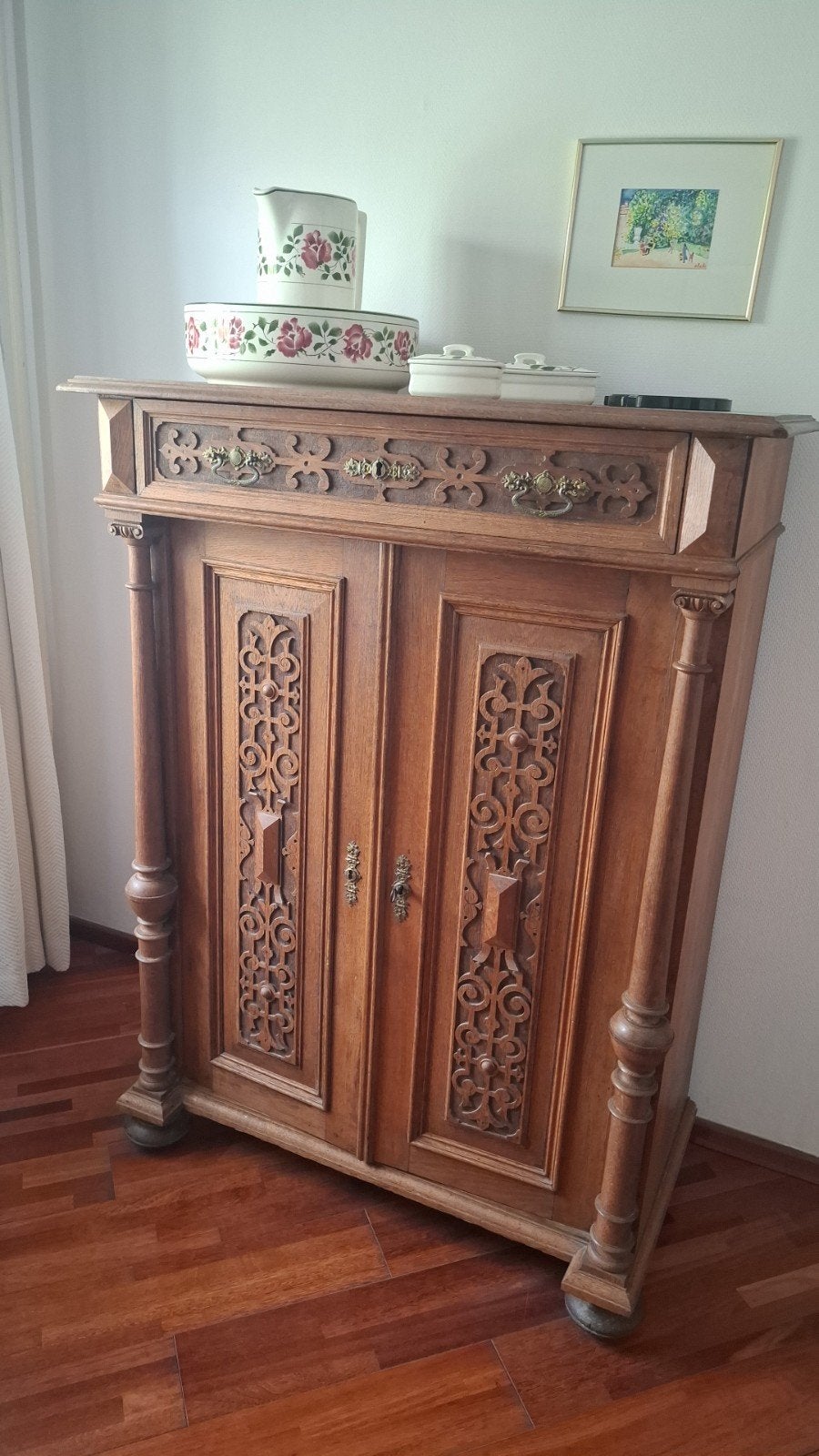 Antieke eiken kast met houtsnijwerk, Antiek en Kunst, Ophalen of Verzenden