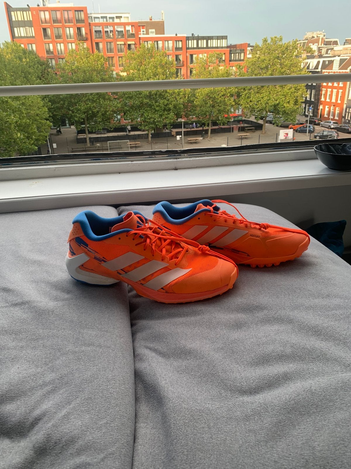 Hockeyschoenen adidas lux 43 1/3, Sport en Fitness, Ophalen, Zo goed als nieuw, Schoenen