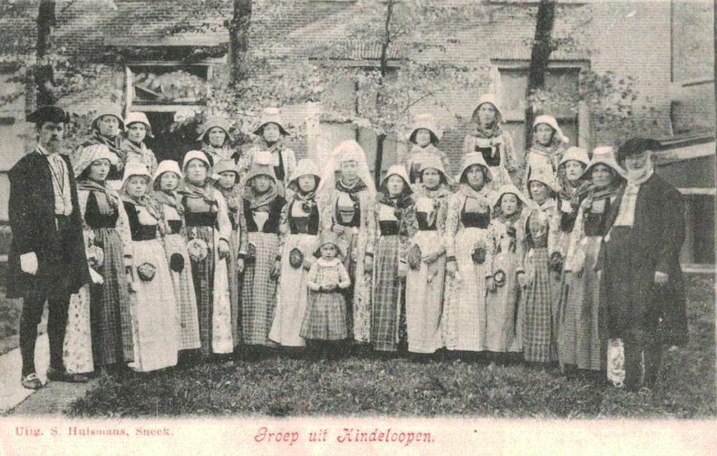 Groep uit Hindeloopen . Aan mej. Pietje Jouwsma Oppenhuizen, Ophalen of Verzenden, Voor 1920, Gelopen, Friesland