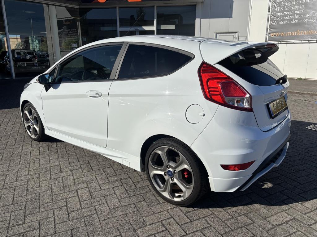Ford Fiesta 1.6 ST2 Recaro Carplay Stoelverwarming, Auto's, Ford, Gebruikt, 4 cilinders, Bedrijf, Handgeschakeld
