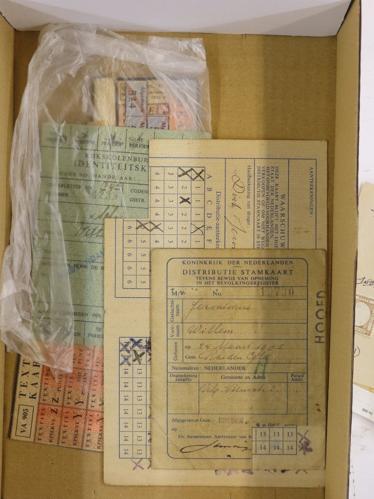 DOOSJE FISCAAL/LABELS/SPOOR/etc.etc. INTERESSANT (191), Ophalen of Verzenden, Buitenland
