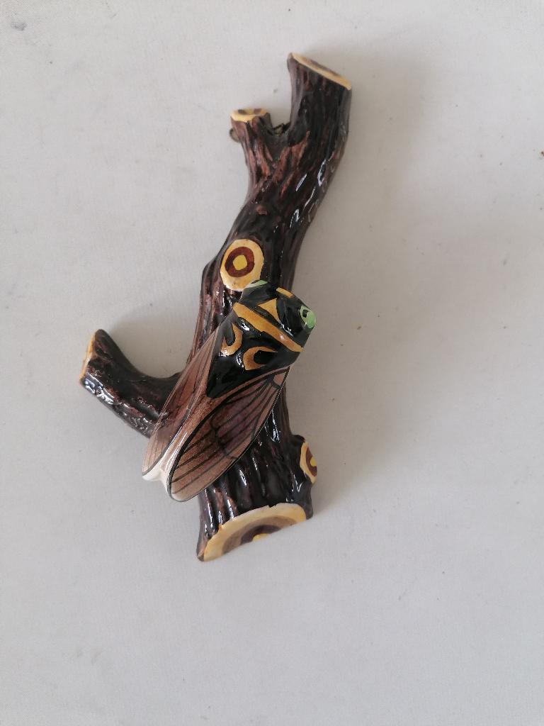 vintage keramiek voor aan de wand een cigale op takje izgst, Antiek en Kunst, Ophalen of Verzenden