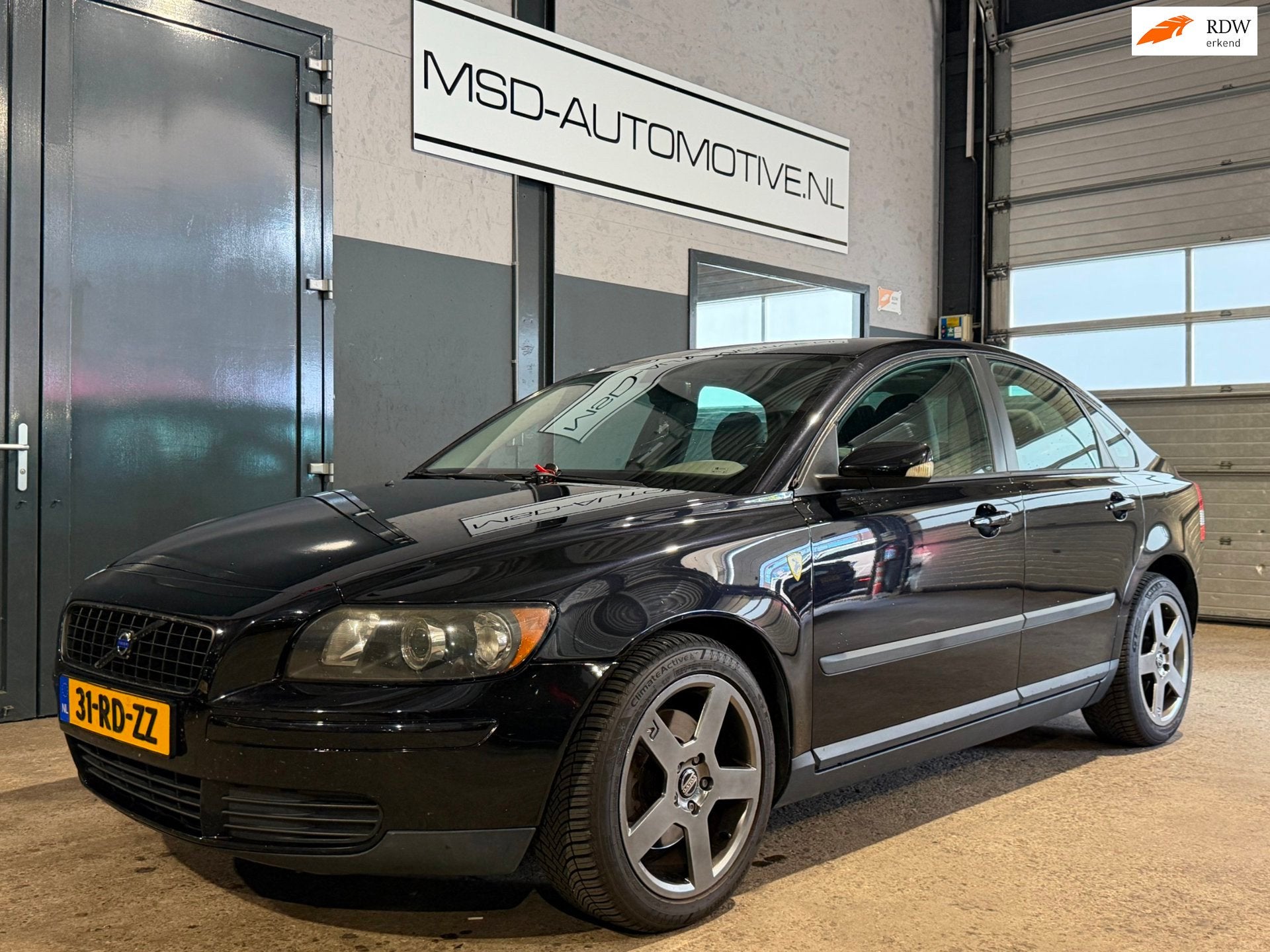 Volvo S40 2.4 Momentum Trekhaak Xenon NAP, Voorwielaandrijving, Gebruikt, 700 kg, Zwart