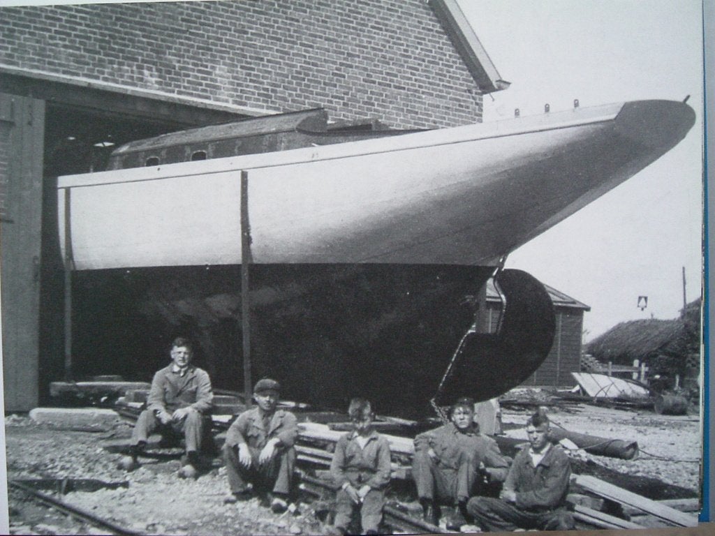 Scheepswerf Damen 75 jaar., Verzamelen, Scheepvaart, Ophalen of Verzenden, Gebruikt, Motorboot, Boek of Tijdschrift