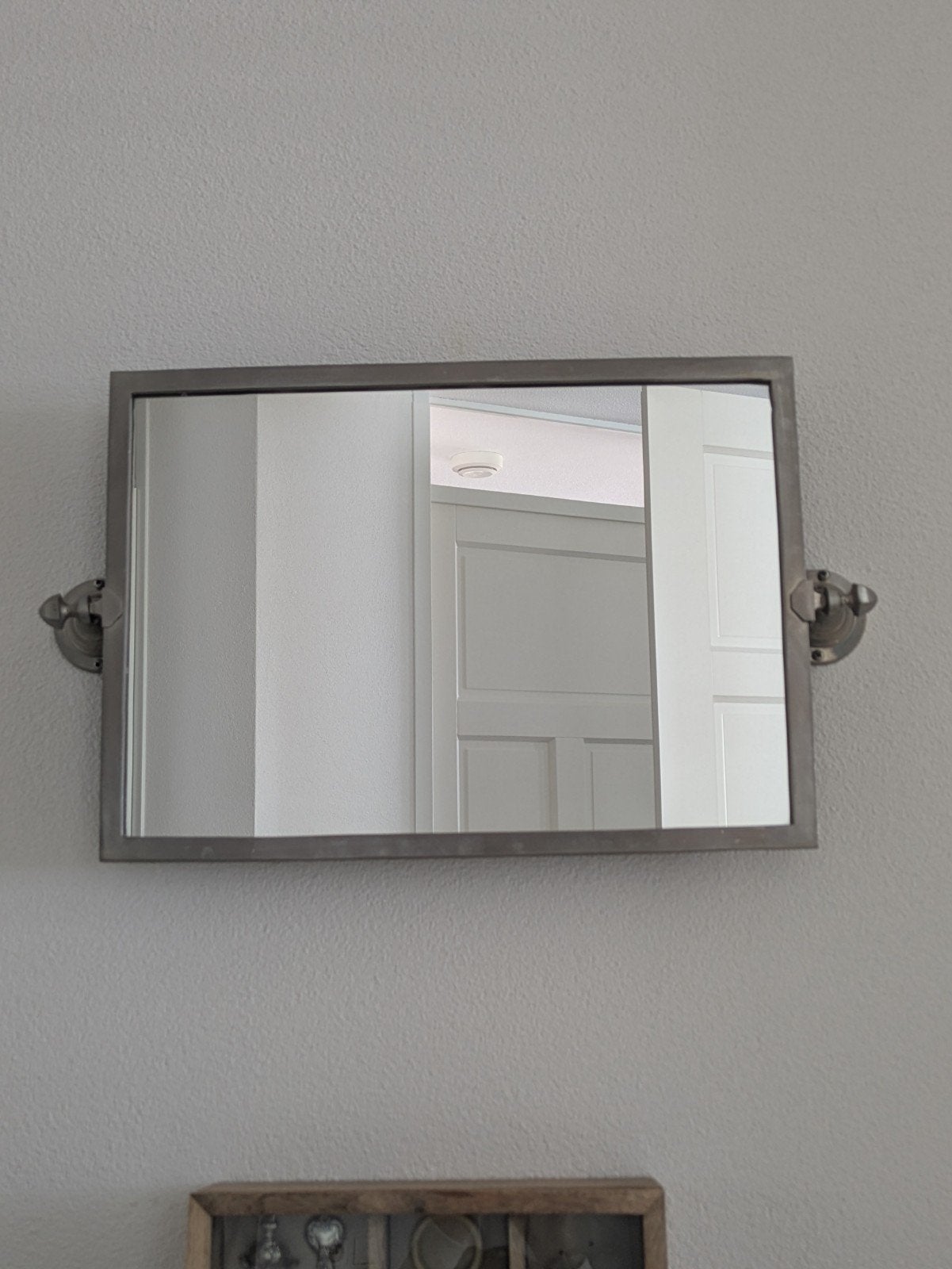 Zilverkleurige verstelbare spiegel - 53x38 cm, Huis en Inrichting, Woonaccessoires | Spiegels, Ophalen, Zo goed als nieuw, Minder dan 100 cm