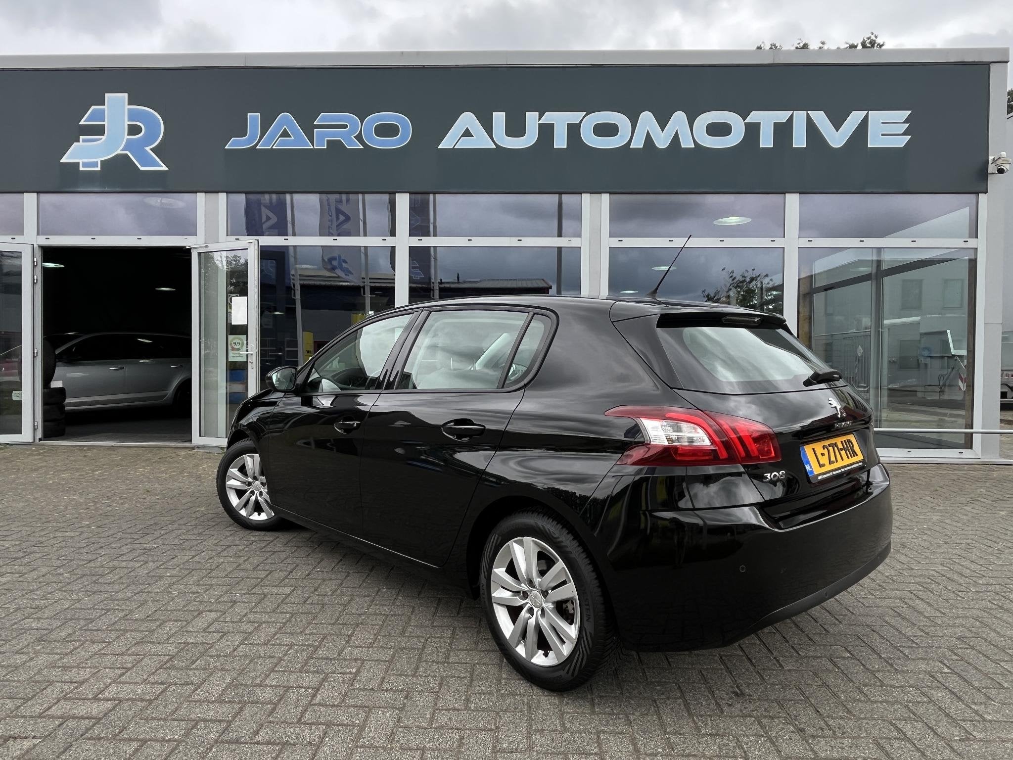 Peugeot 308 1.2 VTi Active | Navigatie | Parkeersensoren voo, Voorwielaandrijving, Euro 5, Stof, 750 kg